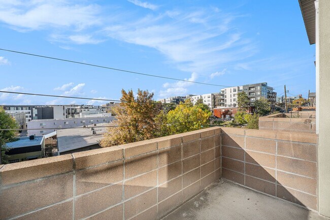 Building Photo - 2 Bed 2 Bath in Prime Location in LoHi