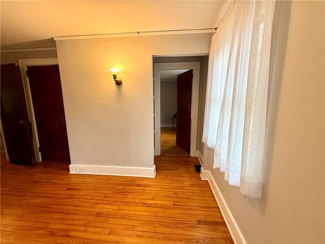 Building Photo - 221 Centennial Farm Ln