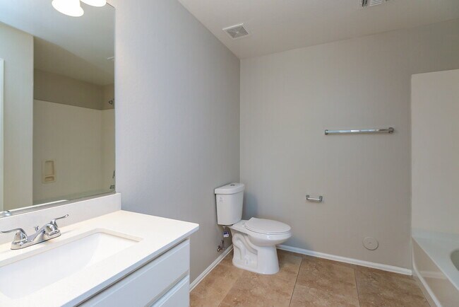 Building Photo - 10916 W Elm St
