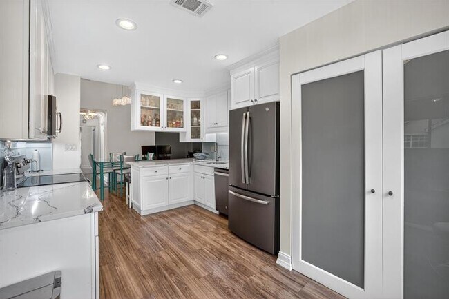 Building Photo - 2121 S Ocean Blvd