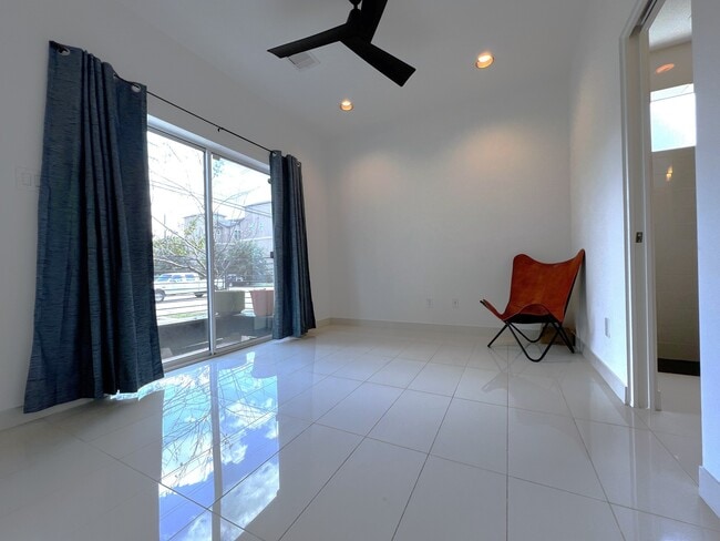 Building Photo - 1524 Blodgett St