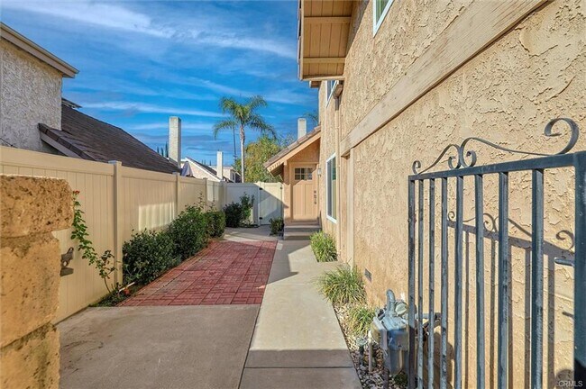 Building Photo - 27139 Rio Prado Dr