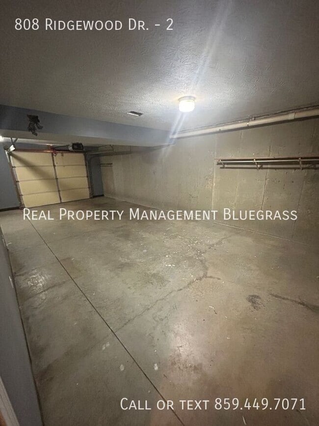 Building Photo - 808 Ridgewood Dr