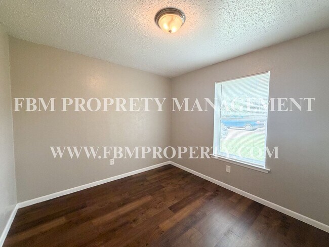 Building Photo - 3222 W 8th Ave