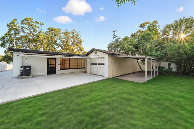 Building Photo - 4613 W Fair Oaks Ave