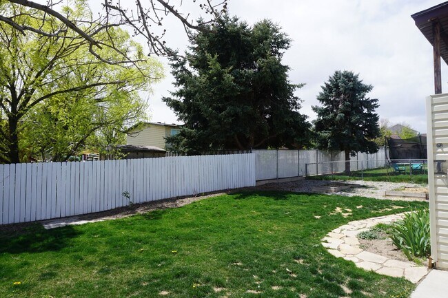 Building Photo - 4 Bedroom 2 Bath West Jordan Home