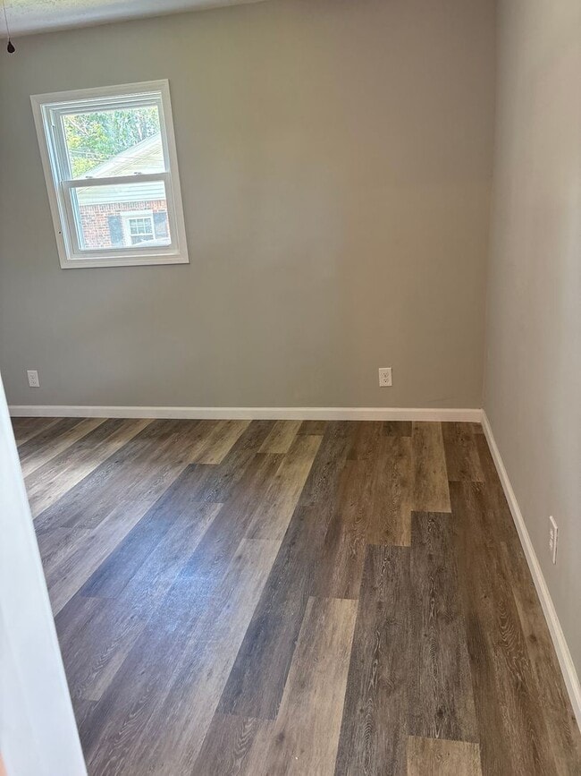 Building Photo - 3 Bedroom 2 Bath 1 Car Garage