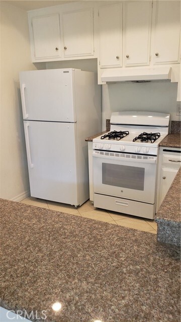 Building Photo - 16562 Goldenwest St