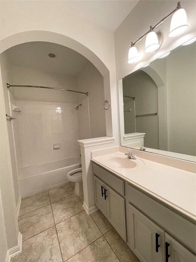 Building Photo - 15801 Belfin Dr