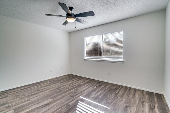 Building Photo - 616 Greenlawn Blvd