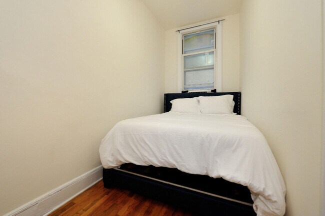 Building Photo - 120 E 40th St