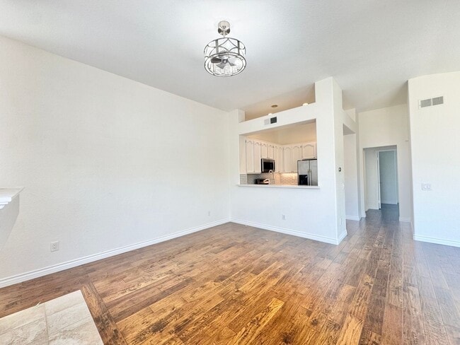Building Photo - Beautiful 2Bd/2Ba Available In Aliso Viejo!