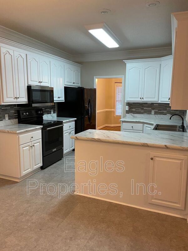 Building Photo - 608 Adler Ln