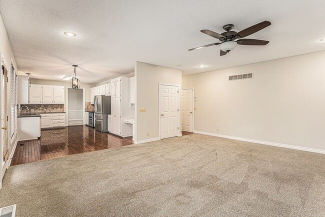 Building Photo - 4 Bed 5 Bath home creek view in back