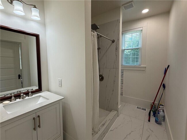 Building Photo - 5058 Austell Powder Springs Rd