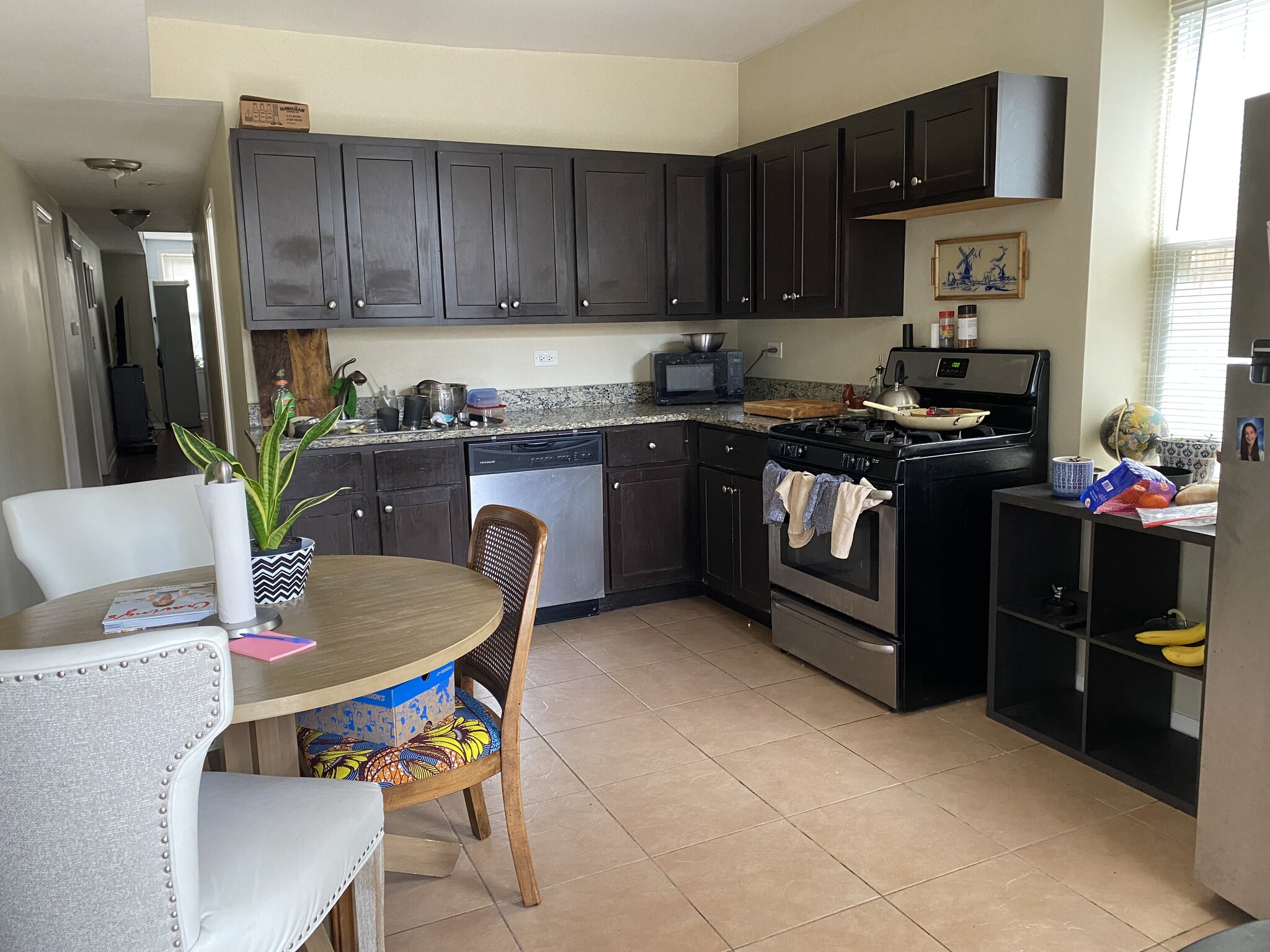 Kitchen - 1408 N Maplewood Ave