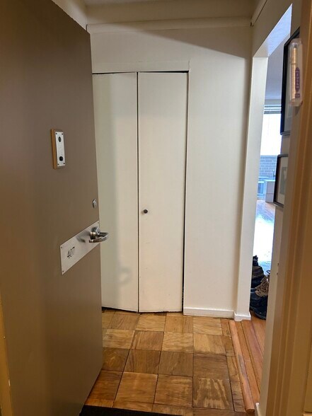 Building Photo - 77 Pond Ave