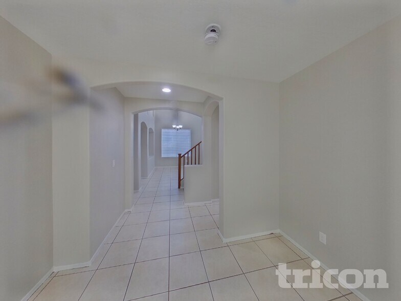 Building Photo - 21116 Alma Dr