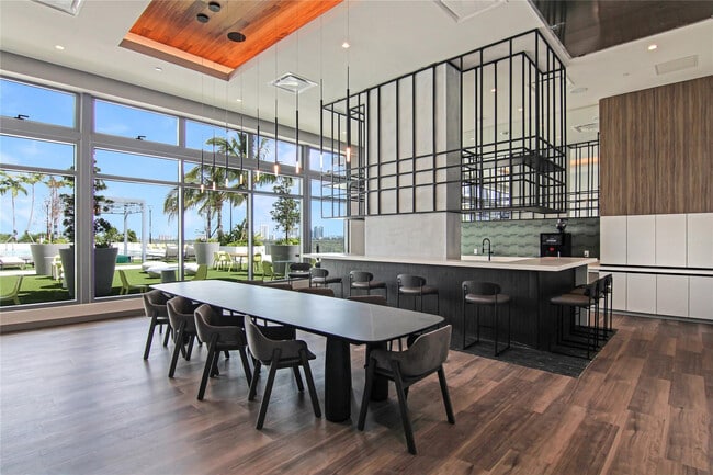 Building Photo - 1770 S Young Cir