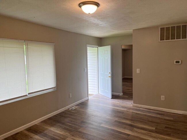 Building Photo - 2656 Sherborne Crescent