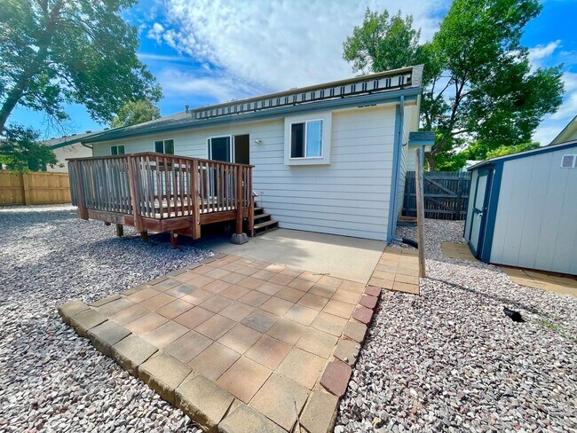 Building Photo - 348 Albion Way