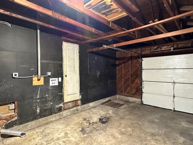Building Photo - 44 Ronald Ave