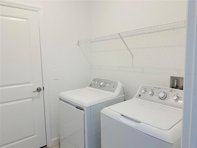 Building Photo - 8225 Shr Lk Dr