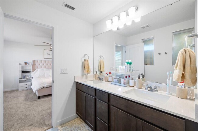 Building Photo - 6214 Golden Bch Dr