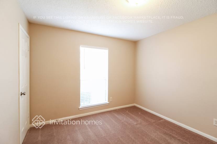 Building Photo - 301 Overland Dr