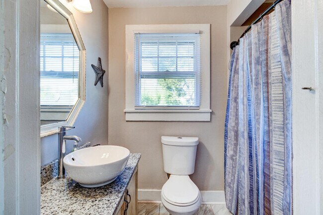 Building Photo - 116 Reid St