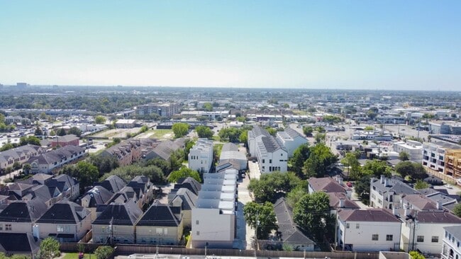 Building Photo - 5634 Dolores St