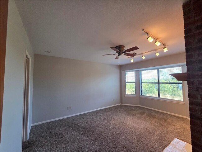 Building Photo - 21600 Long Hill Dr