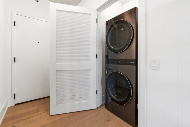 Building Photo - 234 W Polk St