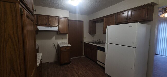 Building Photo - Miller Duplexes 15th