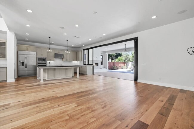 Building Photo - 1650 Murano Pl
