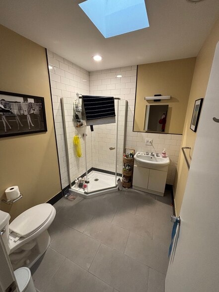 Building Photo - 2642 N Wilton Ave