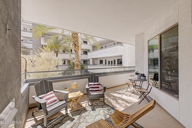 Building Photo - 945 E Playa Del Norte Dr