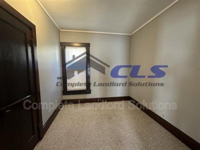 Building Photo - 1526 Woodley Ave