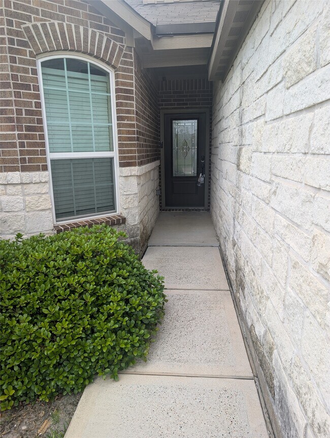 Building Photo - 21210 Echo Manor Dr