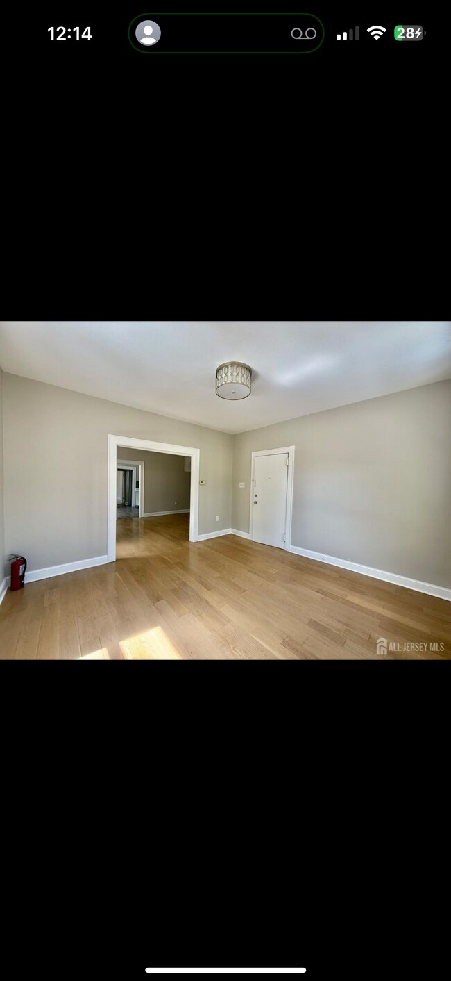 Building Photo - 326 Cedar Ave