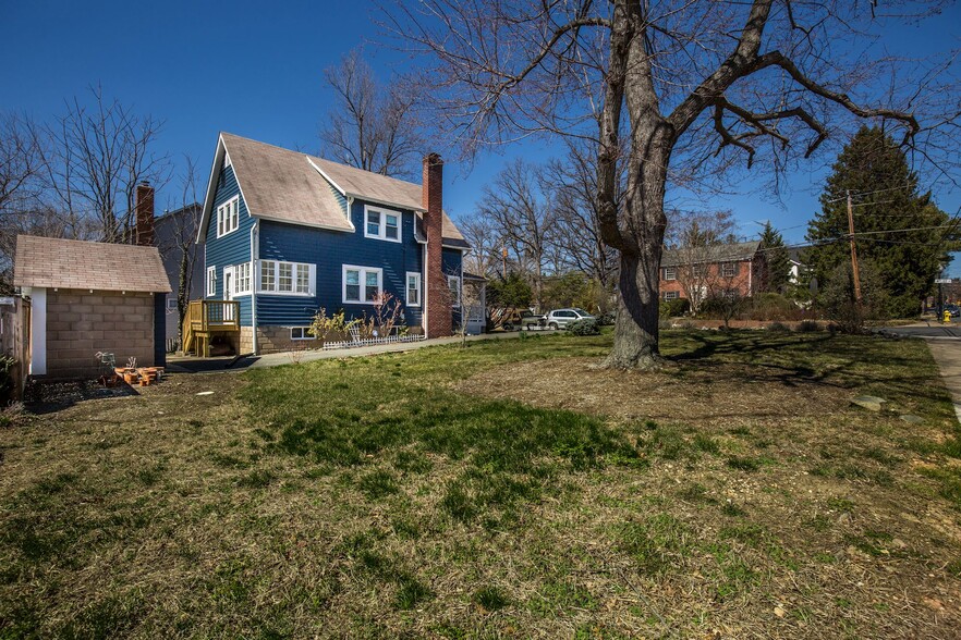 Wonderful yard space! - 4604 4th St S