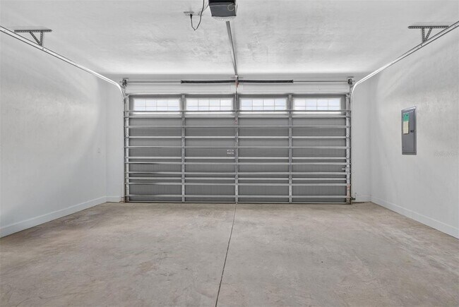 Building Photo - 1075 SW 66th Ter