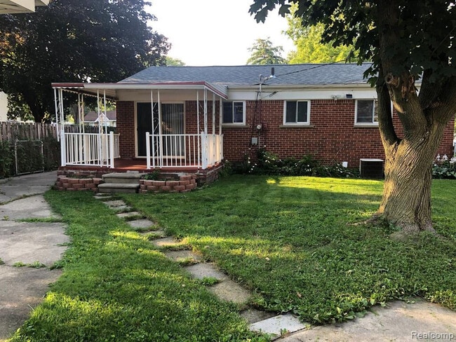 Building Photo - 924 E Windemere Ave