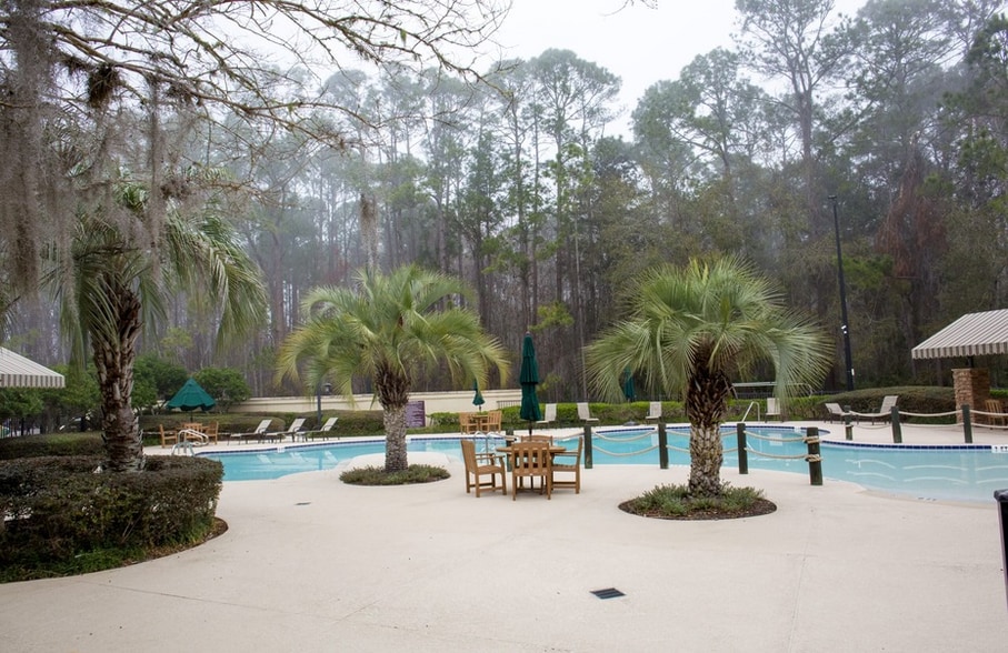 Building Photo - 531 Hedgewood Dr