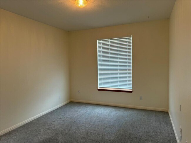 Building Photo - 1511 Homewood Cir
