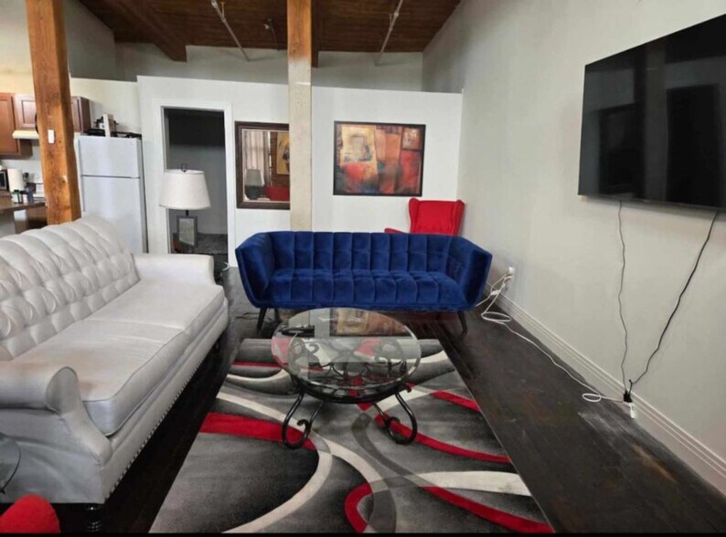 Building Photo - 226 Mt Elliott St