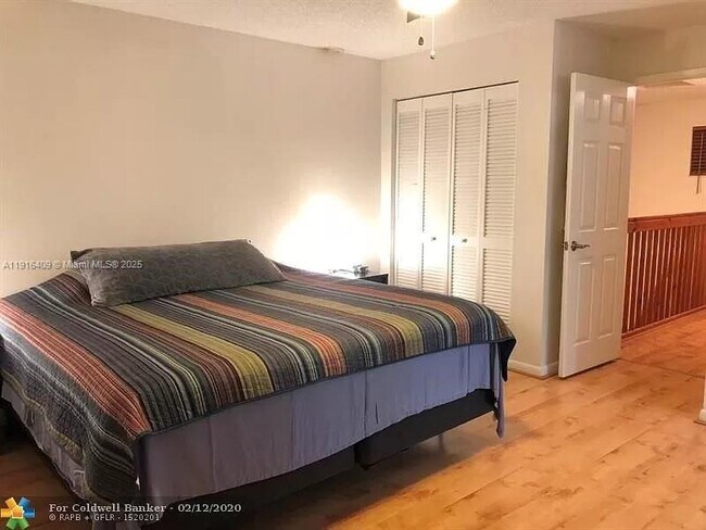 Building Photo - 1556 N 15th Terrace