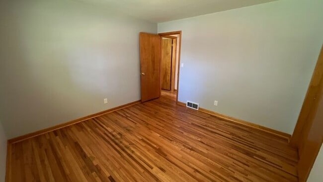 Building Photo - Westerville Ranch overlooking Hoover