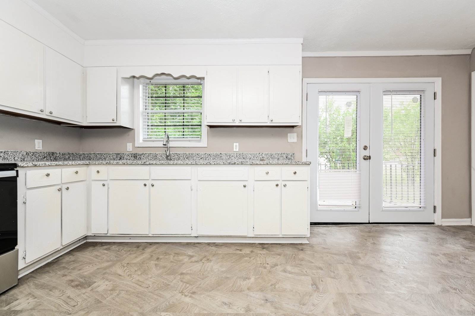 Building Photo - 411 Petunia Ave