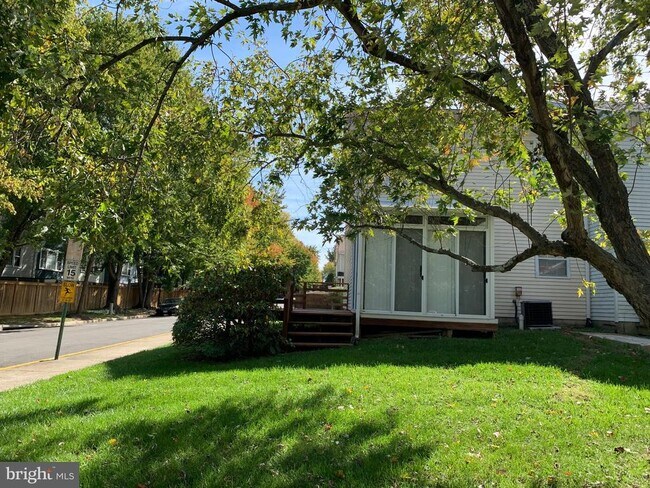 Building Photo - 8200 Aspen Glen Ct